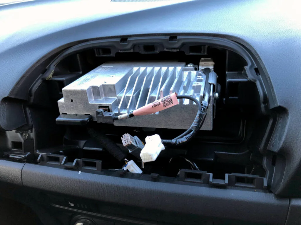 Screen/chassis unit removed